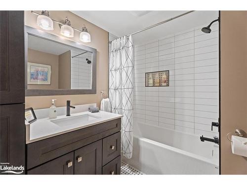 4478 Southwood Road, Torrance, ON - Indoor Photo Showing Bathroom