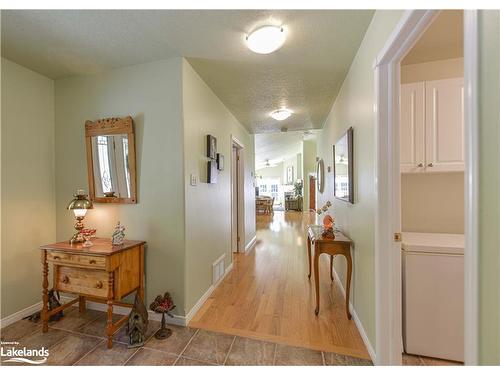 8 Jermey Lane, Oro-Medonte, ON - Indoor Photo Showing Other Room