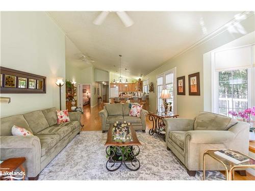 8 Jermey Lane, Oro-Medonte, ON - Indoor Photo Showing Living Room