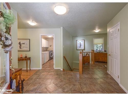 8 Jermey Lane, Oro-Medonte, ON - Indoor Photo Showing Other Room