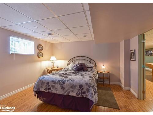 8 Jermey Lane, Oro-Medonte, ON - Indoor Photo Showing Bedroom