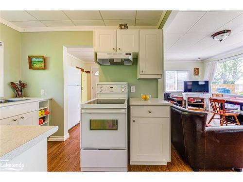 1666 Shore Lane, Wasaga Beach, ON - Indoor Photo Showing Kitchen