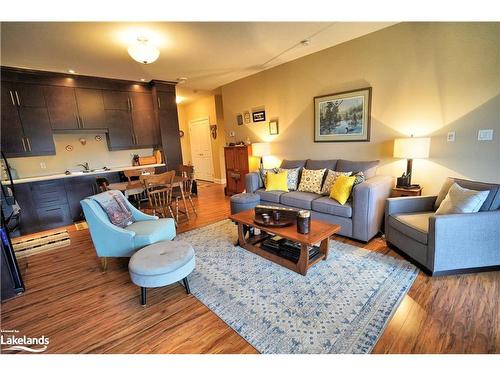 307-20C Silver Birch Court, Parry Sound, ON - Indoor Photo Showing Living Room
