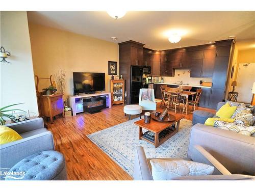 307-20C Silver Birch Court, Parry Sound, ON - Indoor Photo Showing Living Room
