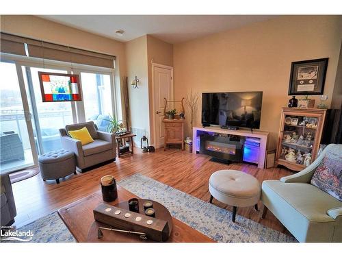 307-20C Silver Birch Court, Parry Sound, ON - Indoor Photo Showing Living Room