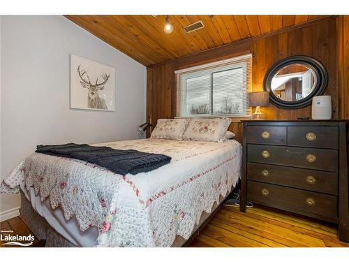 128 James Street, Town Of Blue Mountains, ON - Indoor Photo Showing Bedroom
