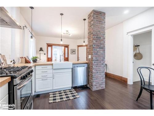 162 Avondale Street, Hamilton, ON - Indoor Photo Showing Kitchen With Upgraded Kitchen