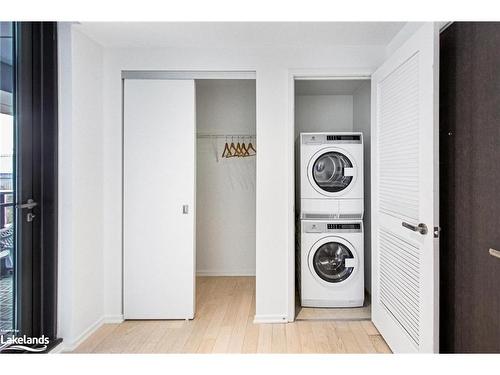 17-12 Bonnycastle Street Se, Toronto, ON - Indoor Photo Showing Laundry Room