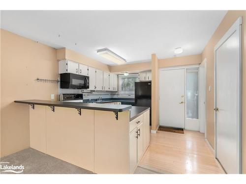 123 Escarpment Crescent, Collingwood, ON - Indoor Photo Showing Kitchen