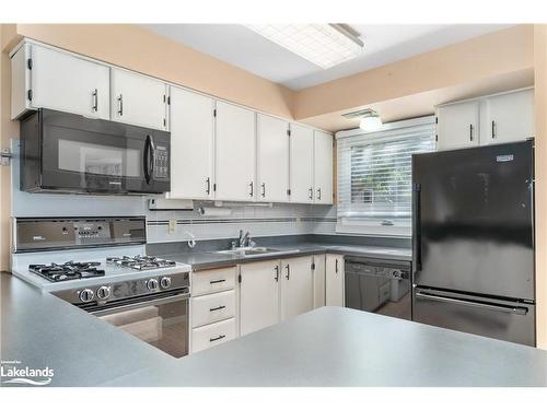 123 Escarpment Crescent, Collingwood, ON - Indoor Photo Showing Kitchen With Double Sink