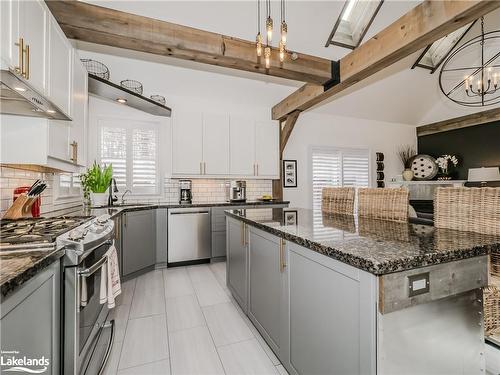 7 Westwind Court, Gravenhurst, ON - Indoor Photo Showing Kitchen With Upgraded Kitchen