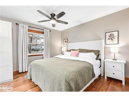 209009 26 Highway, Clarksburg, ON - Indoor Photo Showing Bedroom