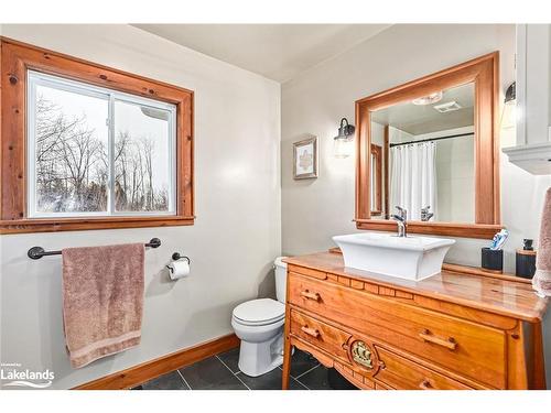 209009 26 Highway, Clarksburg, ON - Indoor Photo Showing Bathroom