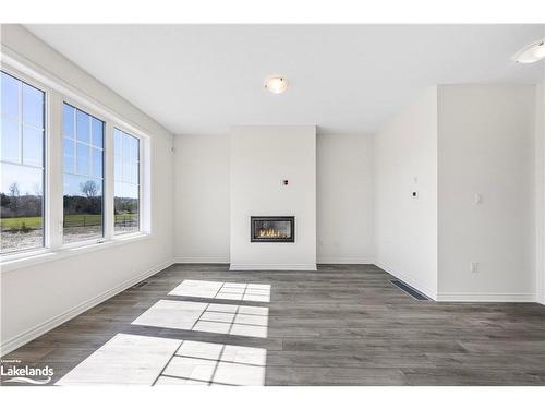 31 Abby Drive, Wasaga Beach, ON - Indoor With Fireplace