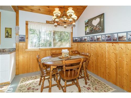 32 Maple Leaf Drive, Huntsville, ON - Indoor Photo Showing Dining Room
