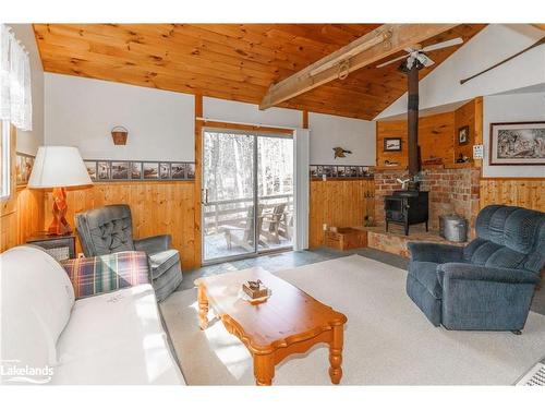 32 Maple Leaf Drive, Huntsville, ON - Indoor Photo Showing Living Room With Fireplace