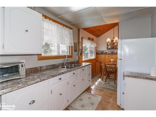 32 Maple Leaf Drive, Huntsville, ON - Indoor Photo Showing Kitchen With Double Sink