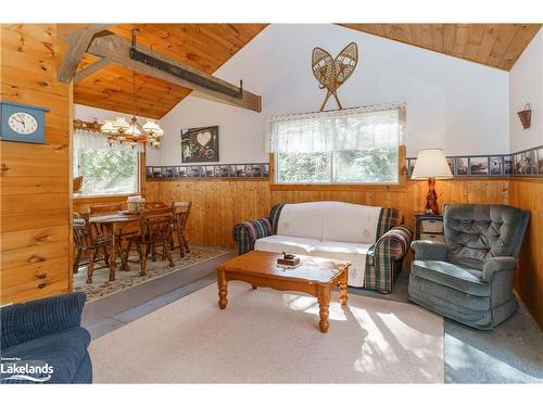 32 Maple Leaf Drive, Huntsville, ON - Indoor Photo Showing Living Room