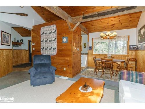 32 Maple Leaf Drive, Huntsville, ON - Indoor Photo Showing Living Room