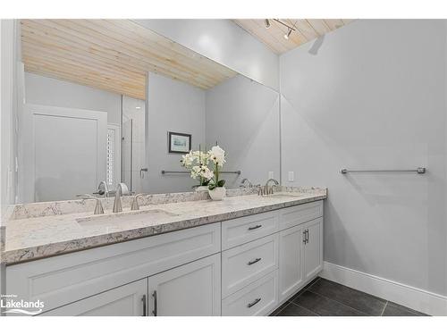 86 Bowyer Road, Huntsville, ON - Indoor Photo Showing Bathroom