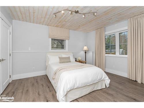86 Bowyer Road, Huntsville, ON - Indoor Photo Showing Bedroom