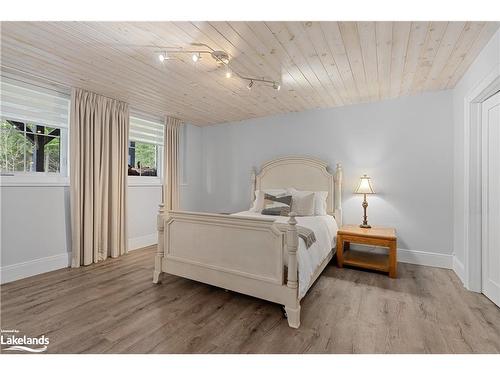 86 Bowyer Road, Huntsville, ON - Indoor Photo Showing Bedroom