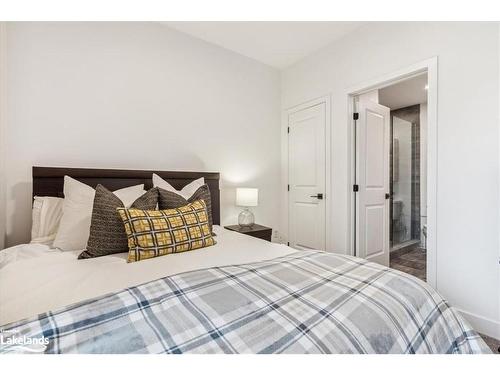 104-11 Beausoleil Lane, The Blue Mountains, ON - Indoor Photo Showing Bedroom