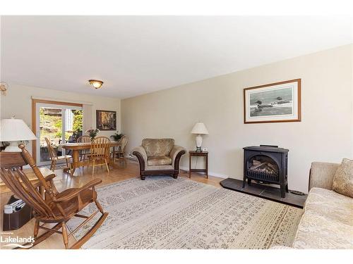 30 Louisa Street, Parry Sound, ON - Indoor Photo Showing Living Room