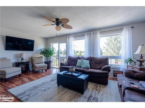 10 Princess Point Drive, Wasaga Beach, ON - Indoor Photo Showing Living Room