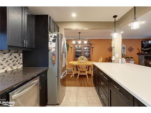 213 Hamilton Drive, Stayner, ON - Indoor Photo Showing Kitchen