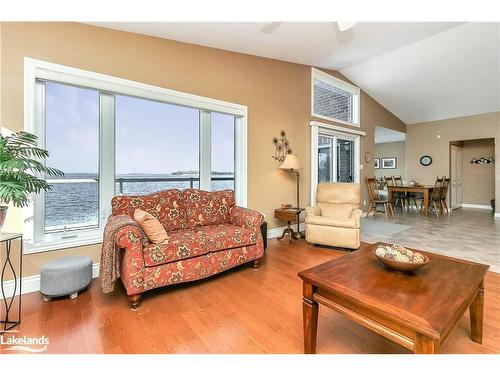 132 Hoyt Avenue, Victoria Harbour, ON - Indoor Photo Showing Living Room