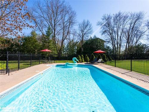 3535 Lauderdale Point Crescent, Severn Twp, ON - Outdoor With In Ground Pool With Backyard