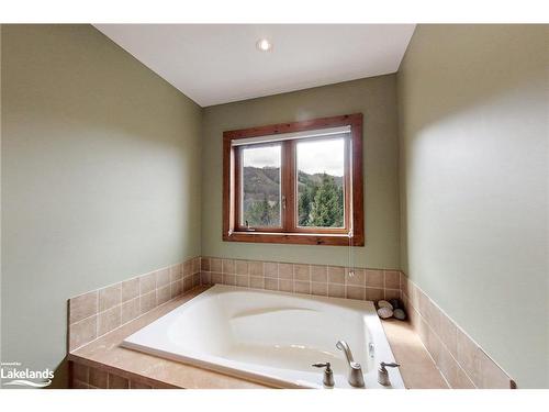 118 Venture Boulevard, The Blue Mountains, ON - Indoor Photo Showing Bathroom