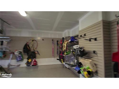 118 Venture Boulevard, The Blue Mountains, ON - Indoor Photo Showing Garage