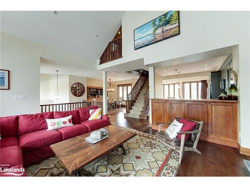 118 Venture Boulevard, The Blue Mountains, ON - Indoor Photo Showing Living Room