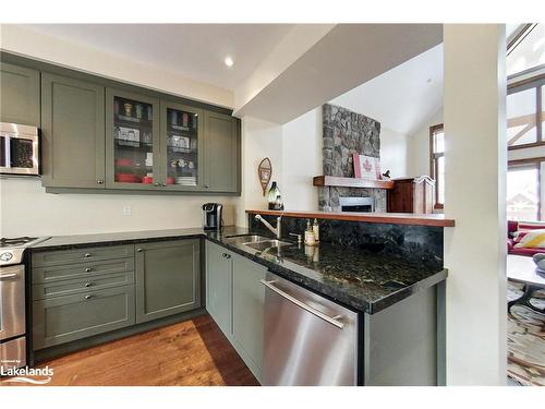 118 Venture Boulevard, The Blue Mountains, ON - Indoor Photo Showing Kitchen With Double Sink