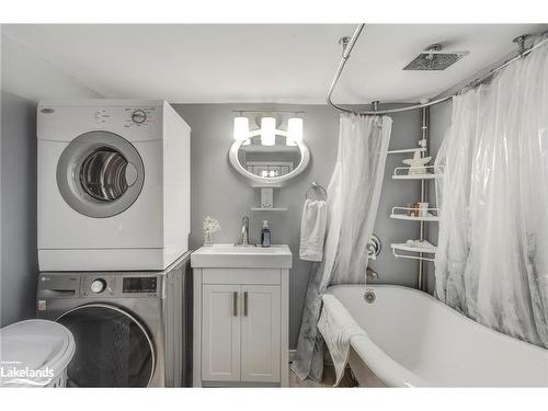 53 Playfair Drive, Waubaushene, ON - Indoor Photo Showing Laundry Room