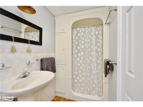 342 Cedar Street, Midland, ON - Indoor Photo Showing Bathroom