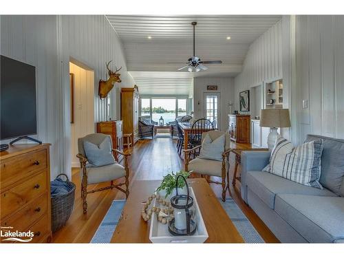 3584 Island 3420, Georgian Bay Twp, ON - Indoor Photo Showing Living Room