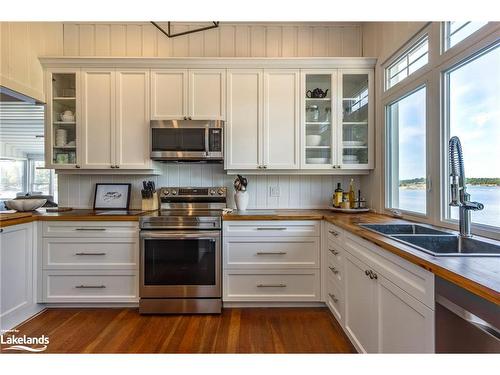 3584 Island 3420, Georgian Bay Twp, ON - Indoor Photo Showing Kitchen With Double Sink