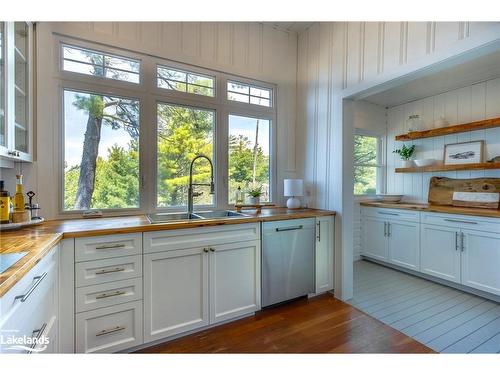 3584 Island 3420, Georgian Bay Twp, ON - Indoor Photo Showing Kitchen With Double Sink