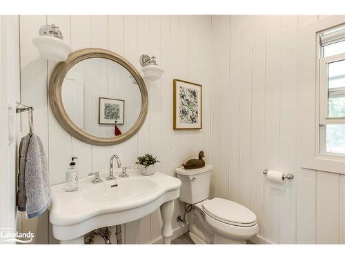 3584 Island 3420, Georgian Bay Twp, ON - Indoor Photo Showing Bathroom