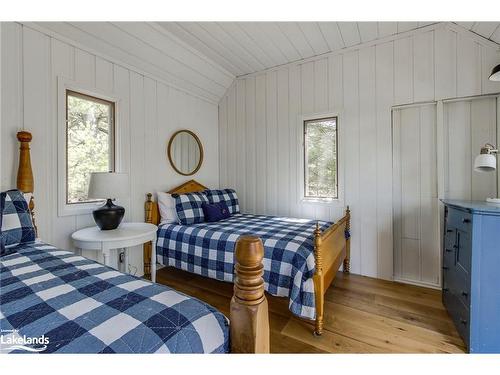 3584 Island 3420, Georgian Bay Twp, ON - Indoor Photo Showing Bedroom