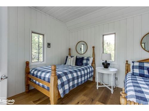 3584 Island 3420, Georgian Bay Twp, ON - Indoor Photo Showing Bedroom