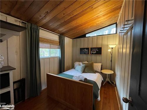 39 Falls View Rd, Port Sydney, ON - Indoor Photo Showing Bedroom