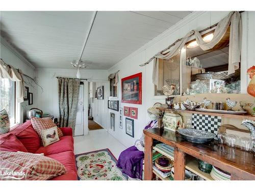 1025 Pratt Road, Muskoka Lakes, ON - Indoor Photo Showing Living Room