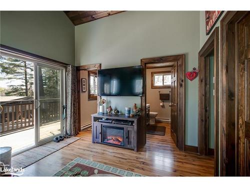 1025 Pratt Road, Muskoka Lakes, ON - Indoor Photo Showing Living Room