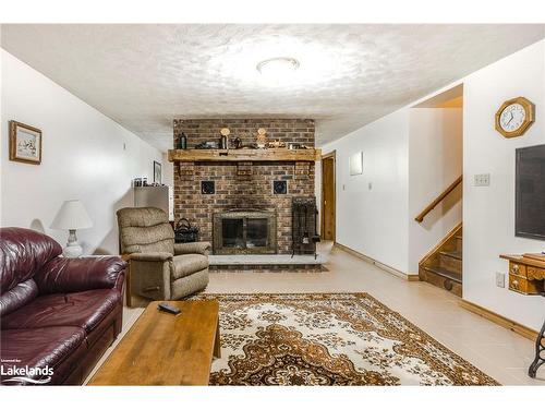 335 Murray Road, Penetanguishene, ON - Indoor Photo Showing Living Room With Fireplace