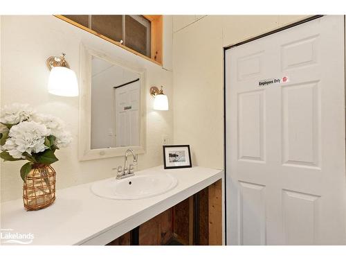 29 Island 26Lm, Gravenhurst, ON - Indoor Photo Showing Bathroom