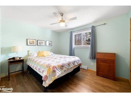 36 Beaver Trail, Mcdougall, ON - Indoor Photo Showing Bedroom